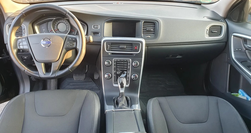 Volvo V60 cena 35900 przebieg: 299000, rok produkcji 2016 z Bochnia małe 497